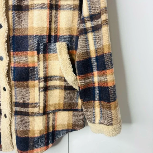 Plaid Sherpa-Trim Teddy Jacket in Beige & Black - Picture 6 of 8